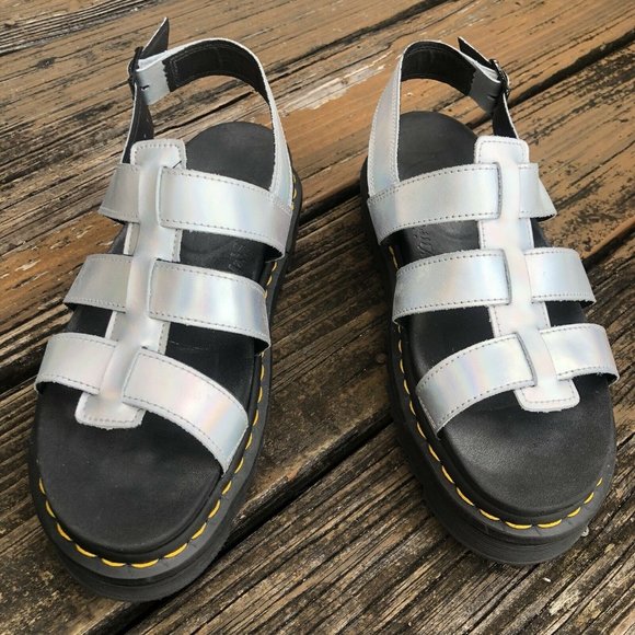 yelena iced metallic